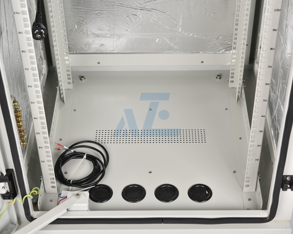 42U 32inch Wide x 32inch Deep NEMA 4 Outdoor Enclosure with 17000BTU